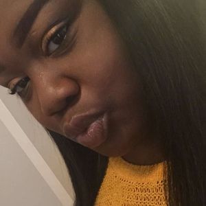 Meet your Posher, Carla